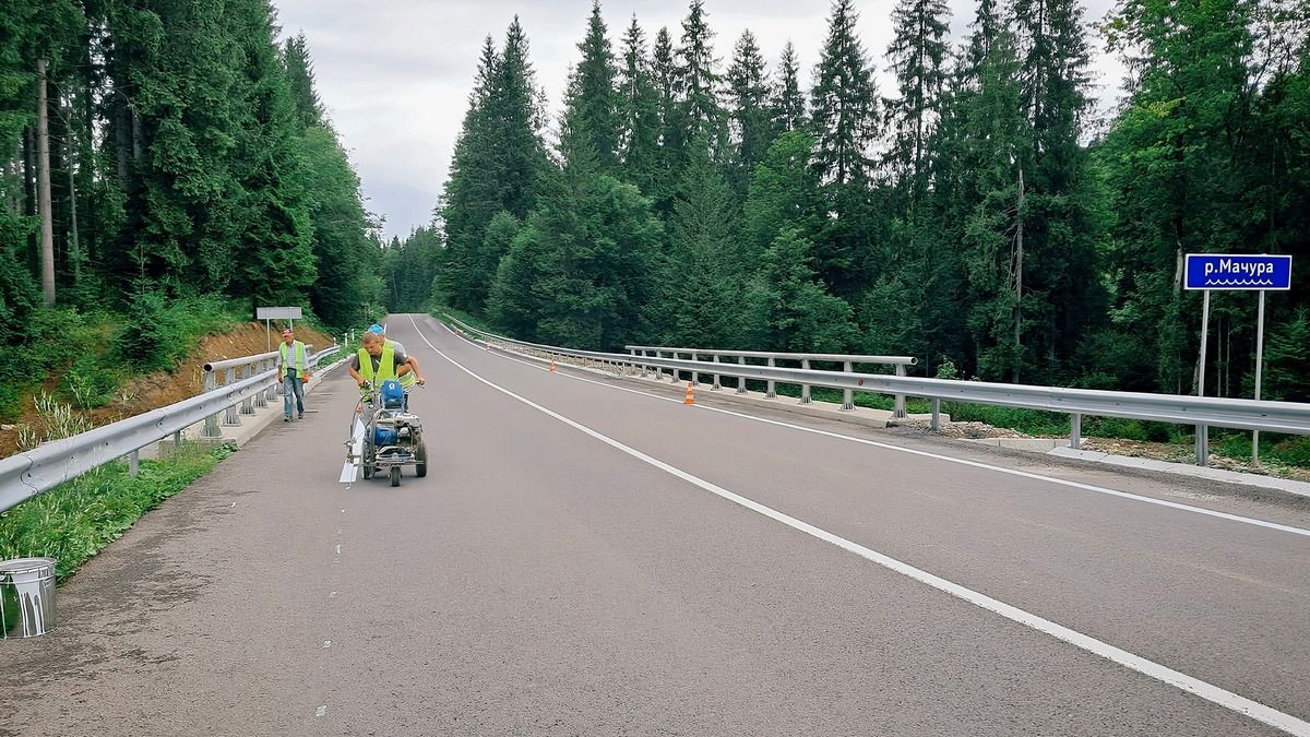 Біля Ворохти завершили капітальний ремонт моста, який розпочали 4 роки тому