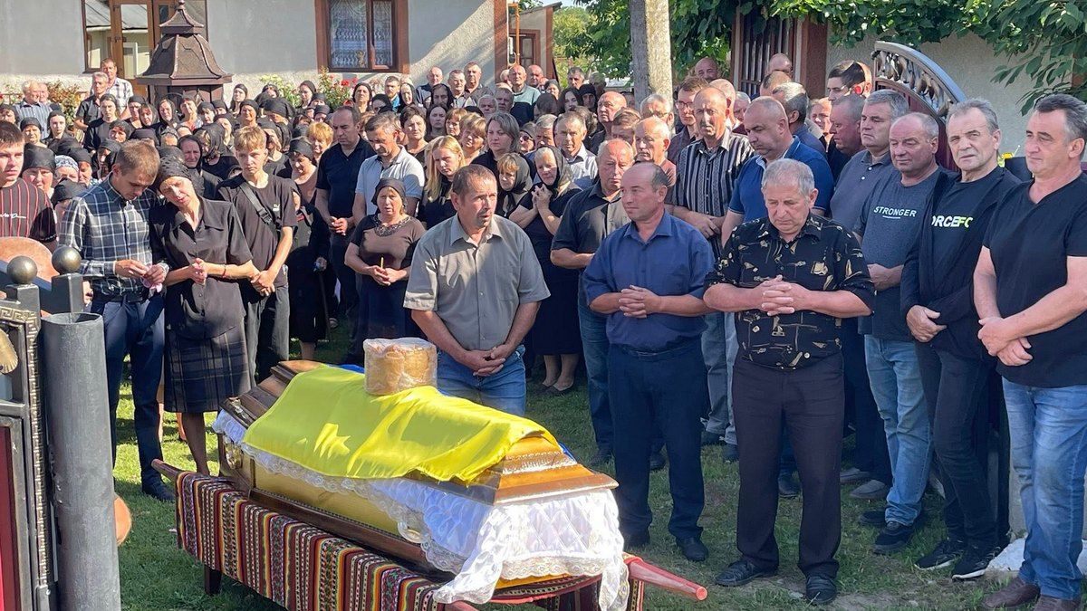 Чернелицька громада попрощалася з Героєм Михайлом Барабашем