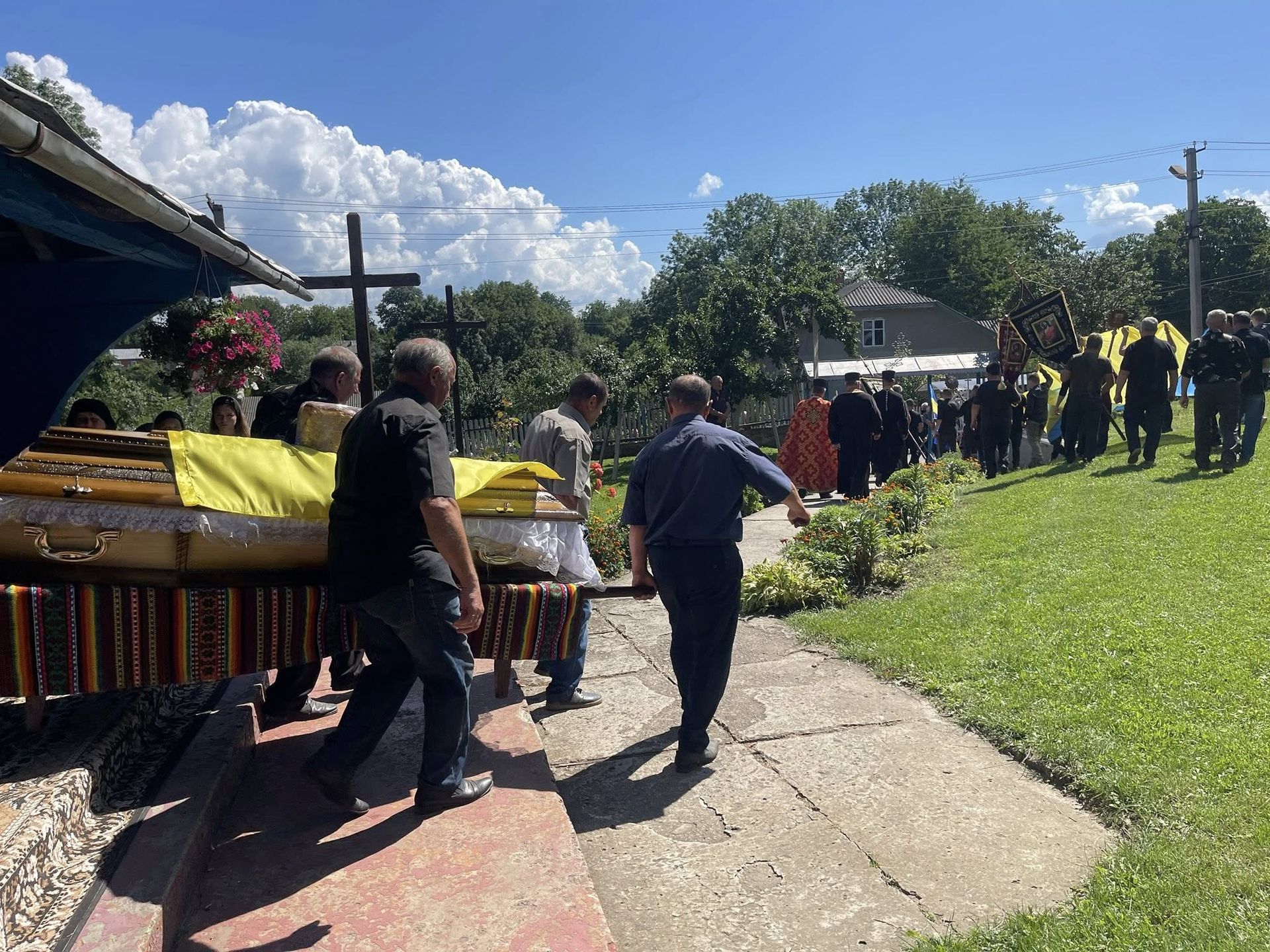 Чернелицька громада попрощалася з Героєм Михайлом Барабашем 9