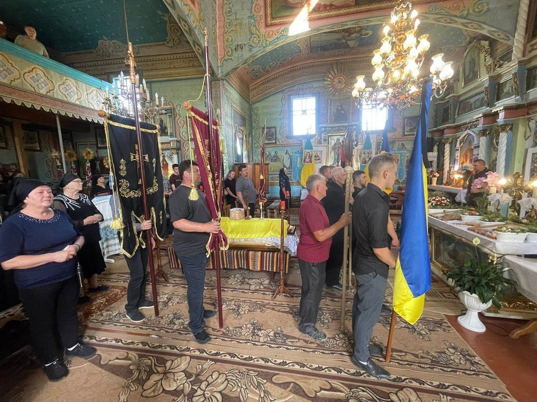 Чернелицька громада попрощалася з Героєм Михайлом Барабашем 8