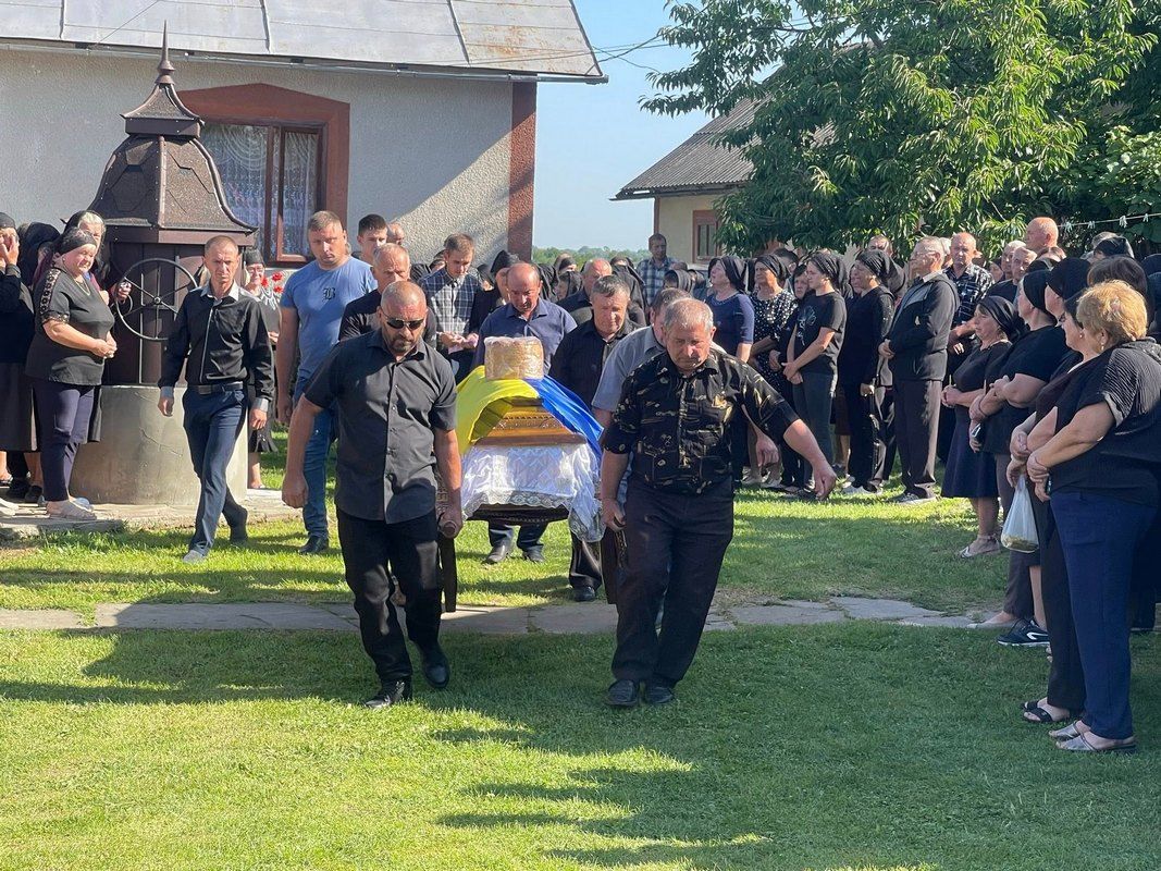 Чернелицька громада попрощалася з Героєм Михайлом Барабашем 5