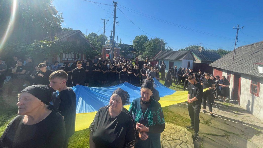 Чернелицька громада попрощалася з Героєм Михайлом Барабашем 4