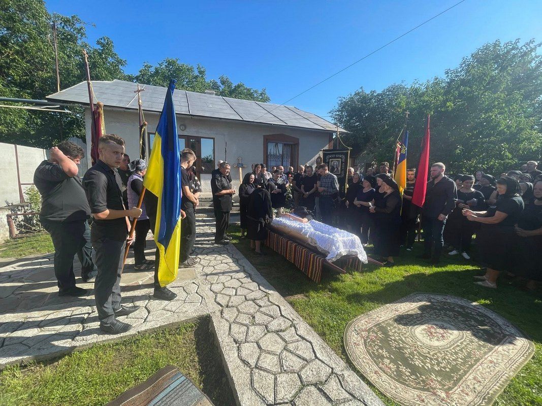 Чернелицька громада попрощалася з Героєм Михайлом Барабашем 2