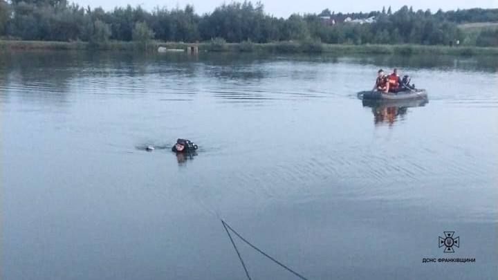 В Обертині в озері потонув підліток 3