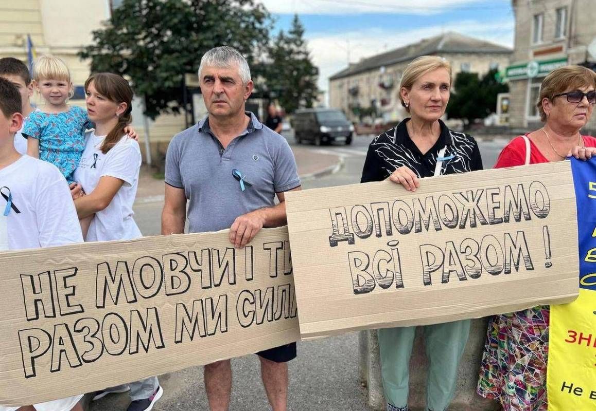 Акція на підтримку безвісти зниклих та полонених захисників вкотре відбулася у Снятині 3