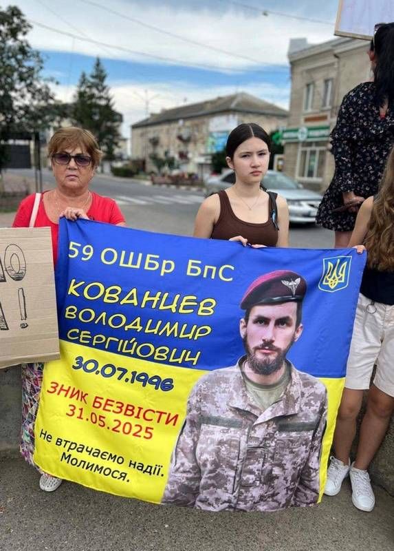 Акція на підтримку безвісти зниклих та полонених захисників вкотре відбулася у Снятині 5