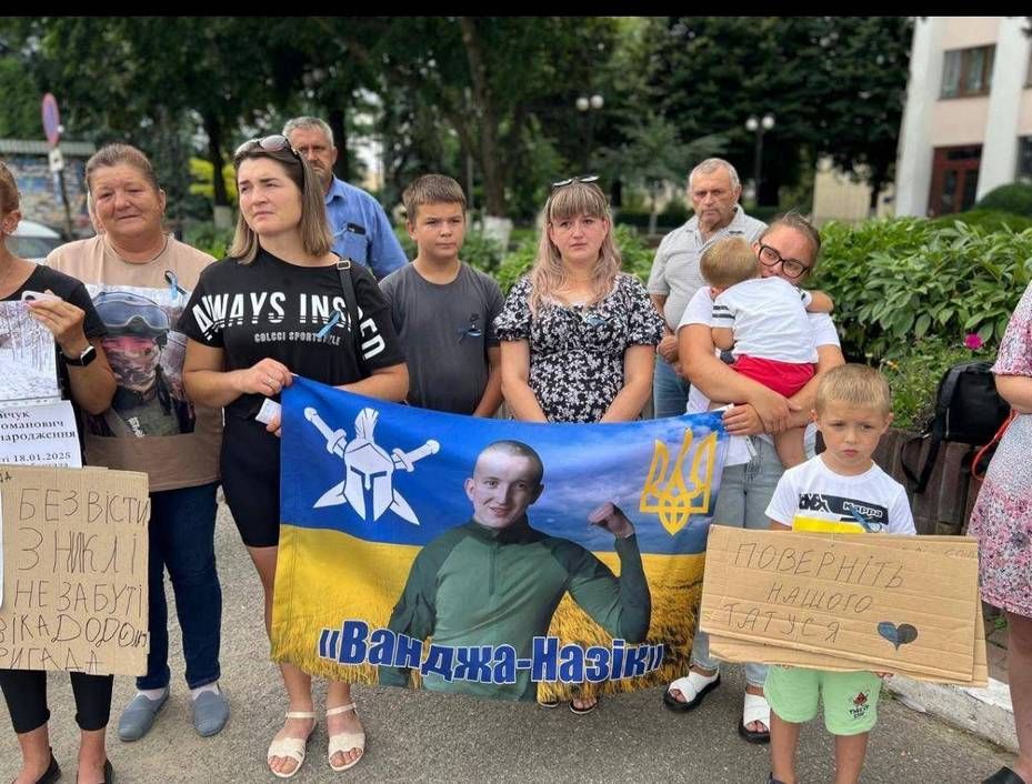 Акція на підтримку безвісти зниклих та полонених захисників вкотре відбулася у Снятині 4