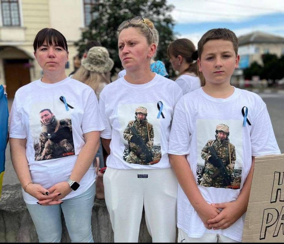 Акція на підтримку безвісти зниклих та полонених захисників вкотре відбулася у Снятині 2