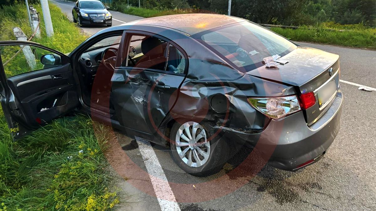 На горезвісному перехресті під Коломиєю зіткнулися три автівки 3