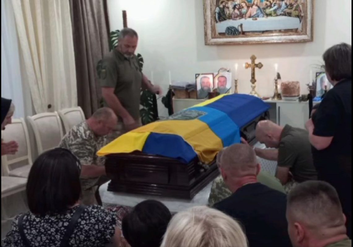На вічний спочинок до Гвіздецької громади повернувся воїн Дмитро Григорів 10