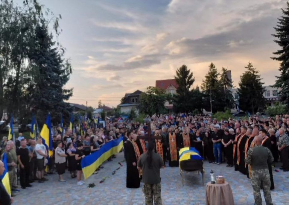 На вічний спочинок до Гвіздецької громади повернувся воїн Дмитро Григорів 8