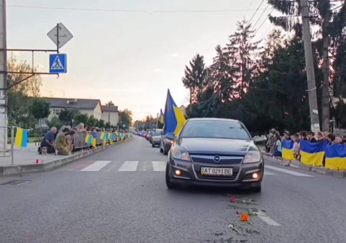 На вічний спочинок до Гвіздецької громади повернувся воїн Дмитро Григорів 6