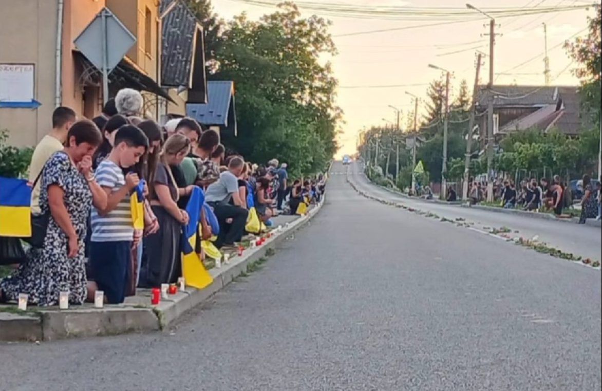 На вічний спочинок до Гвіздецької громади повернувся воїн Дмитро Григорів 2
