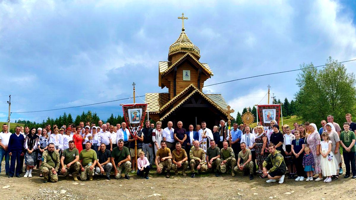 На Верховинщини освятили каплицю, яку збудували в пам'ять про Героя Василя Кімейчука 3