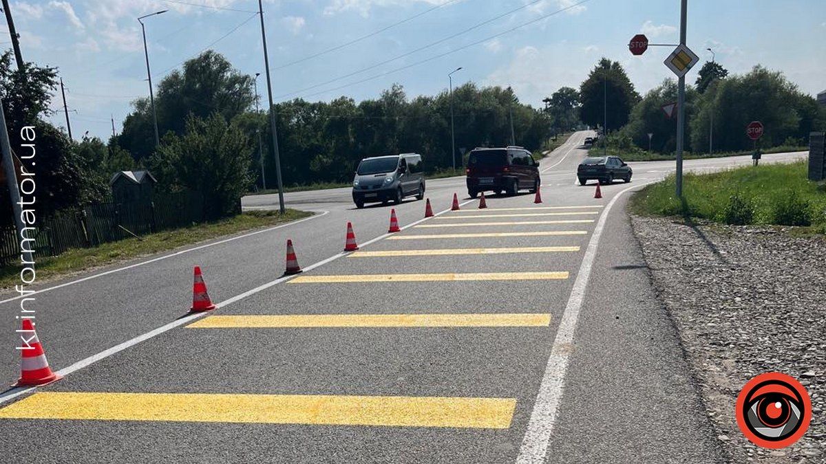 На небезпечному перехресті під Коломиєю наносять спеціальну розмітку 2