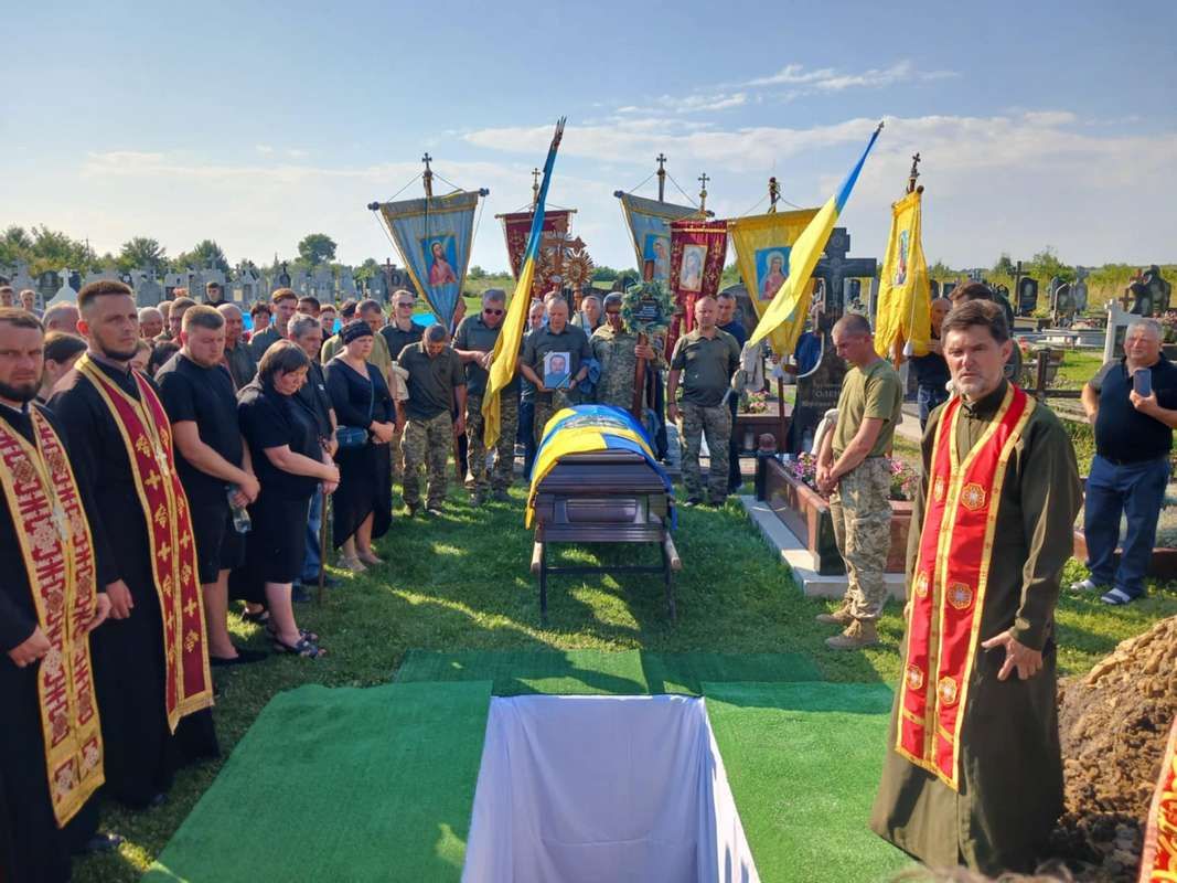 У Старому Гвіздці попрощалися із Героєм Дмитром Григорівим 7