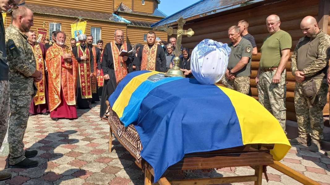 У Старому Гвіздці попрощалися із Героєм Дмитром Григорівим 5