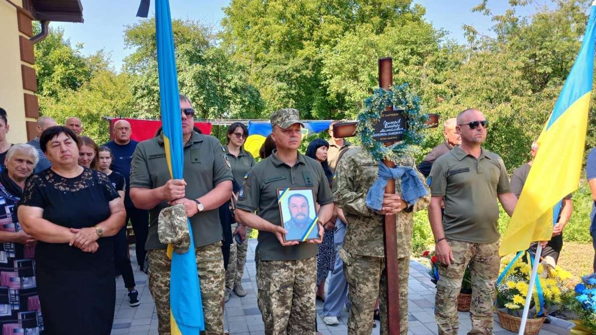 У Старому Гвіздці попрощалися із Героєм Дмитром Григорівим 1