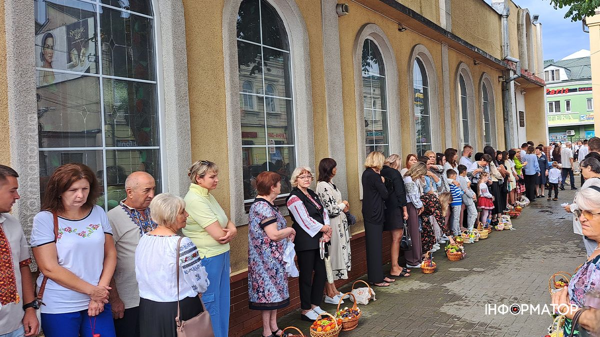 Яблучний Спас у Коломиї: як містяни освячували кошики з фруктами 1