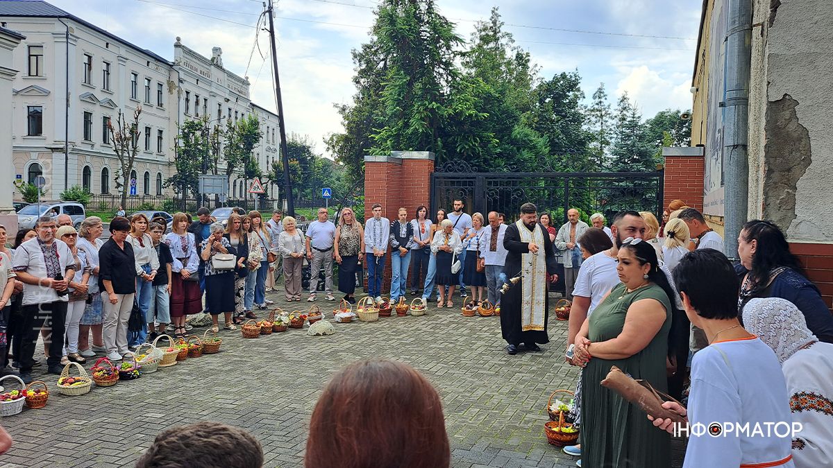 Яблучний Спас у Коломиї: як містяни освячували кошики з фруктами 3
