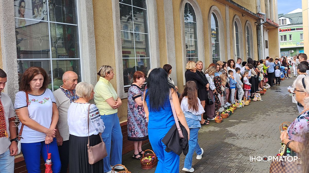 Яблучний Спас у Коломиї: як містяни освячували кошики з фруктами 4