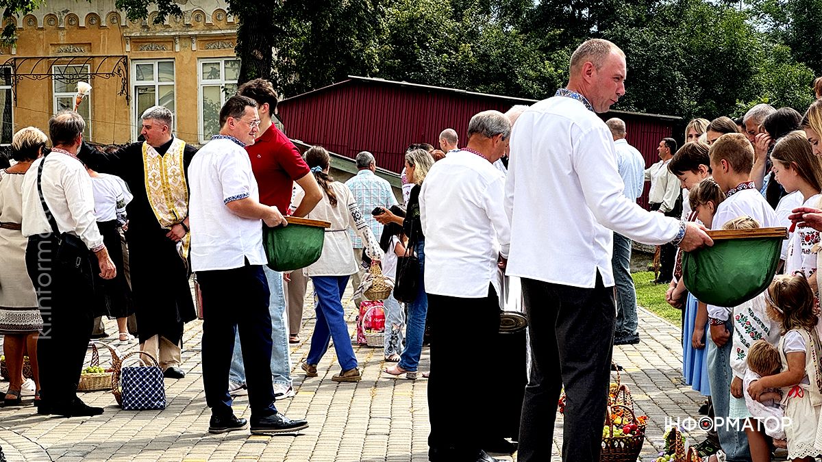 Яблучний Спас у Коломиї: як містяни освячували кошики з фруктами 6