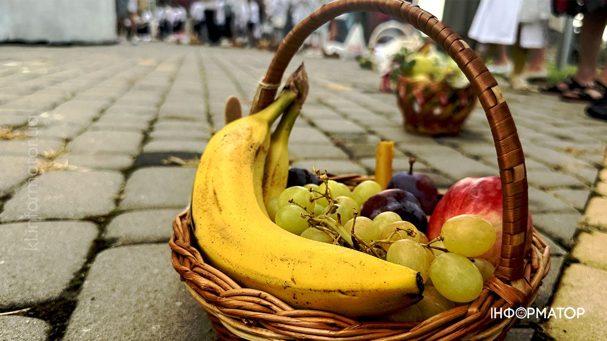 Яблучний Спас у Коломиї: як містяни освячували кошики з фруктами 8