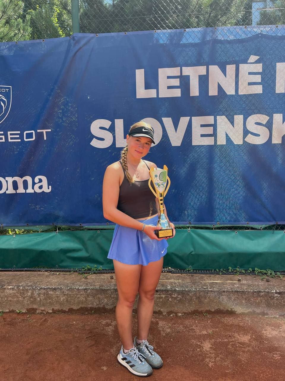 Тенісистка Анна-Аделіна Никифорук Тенісистка Анна-Аделіна Никифорук