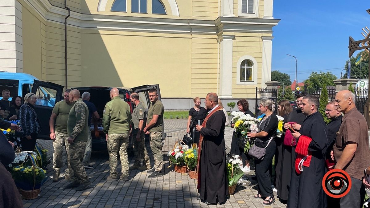 У Коломиї попрощалися із захисником Романом Палюхом 6