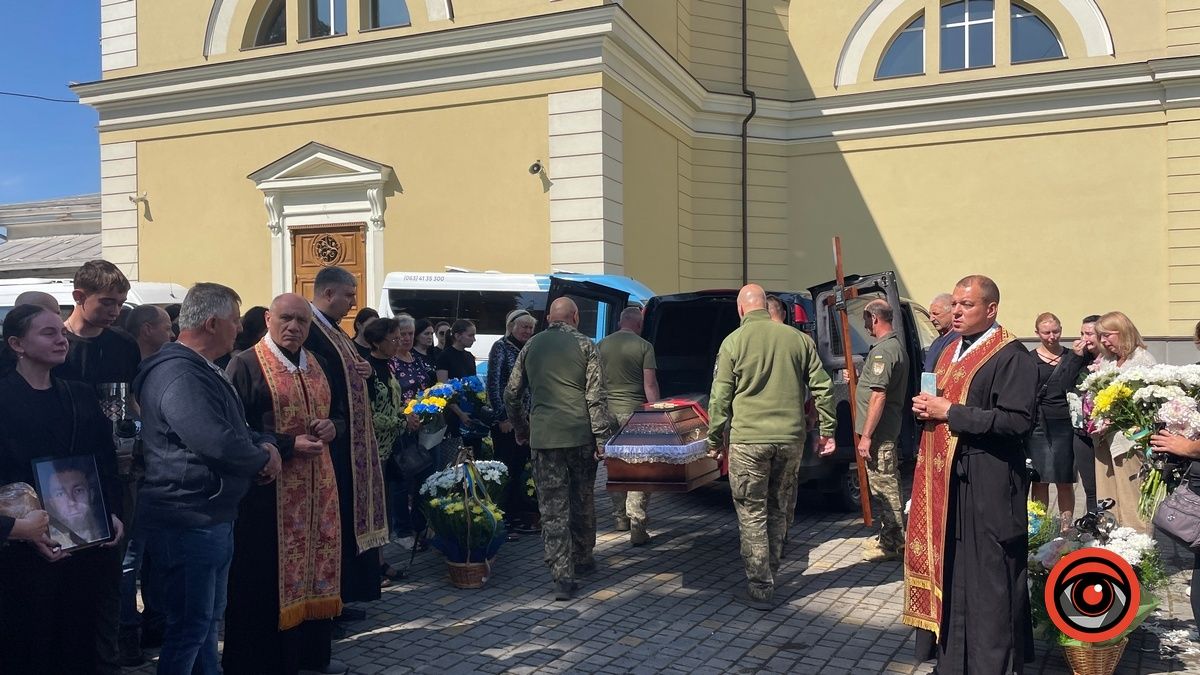 У Коломиї попрощалися із захисником Романом Палюхом
