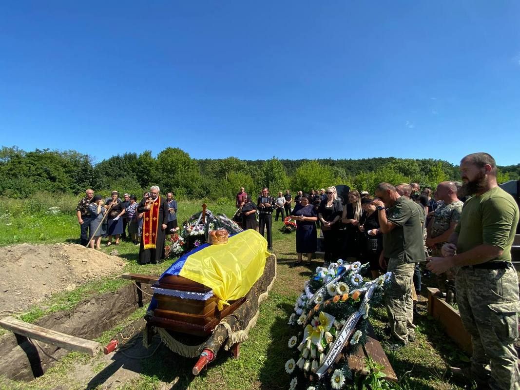 На Городенківщині провели в останню путь військового Андрія Гудчака 11