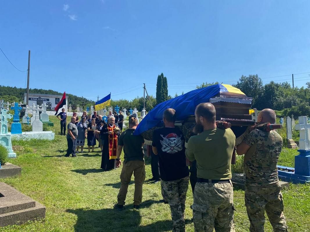 На Городенківщині провели в останню путь військового Андрія Гудчака 12
