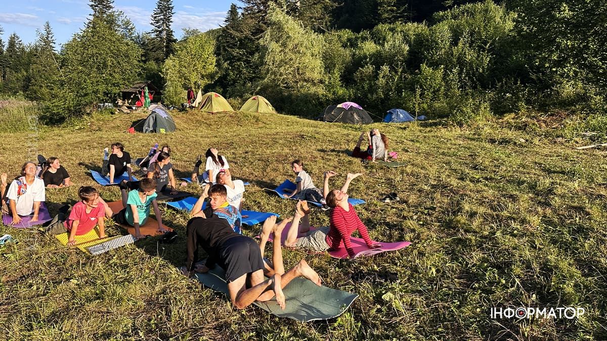 Серед гір, без звʼязку та Інтернету: фоторепортаж з табору коломийських пластунів 6