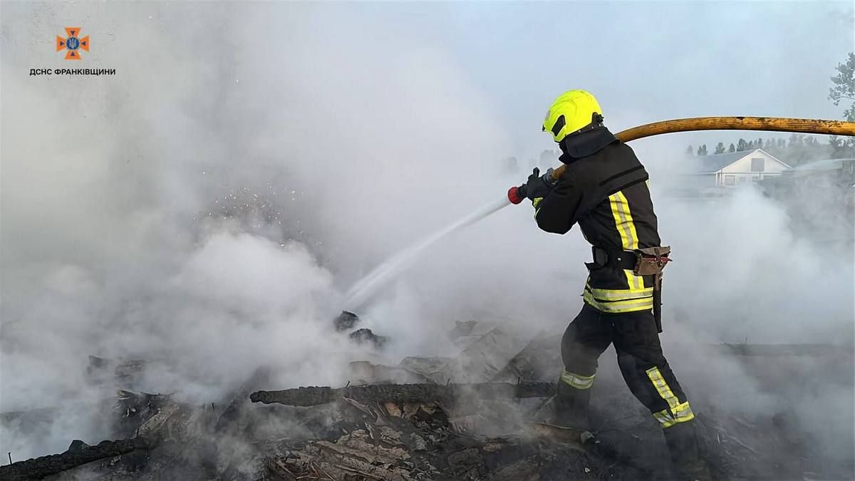 Масштабно палала птахофабрика на Прикарпатті 2