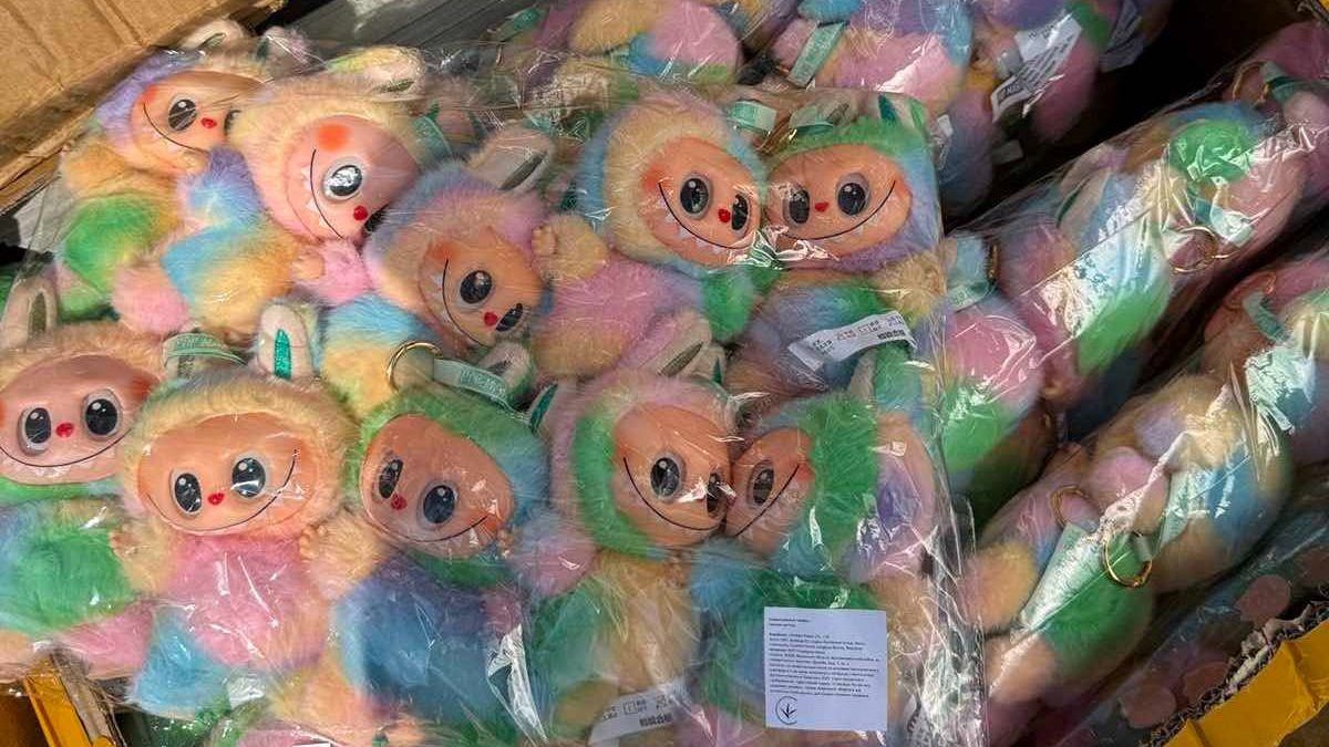 Тисячі підроблених "Лабубу" намагались незаконно ввезти в Україну