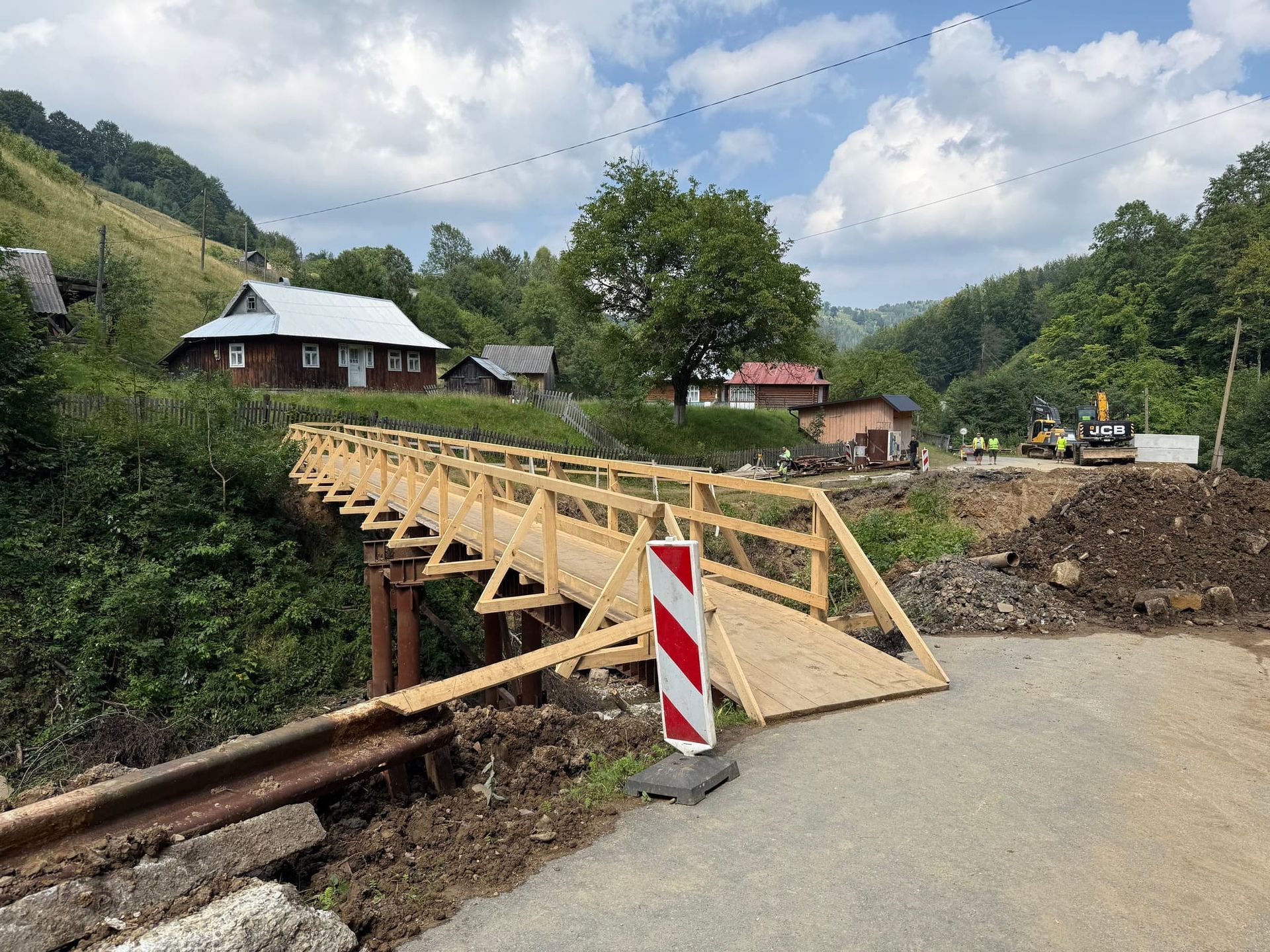 Тимчасовий деревʼяний міст через річку Рибниця Тимчасовий деревʼяний міст через річку Рибниця