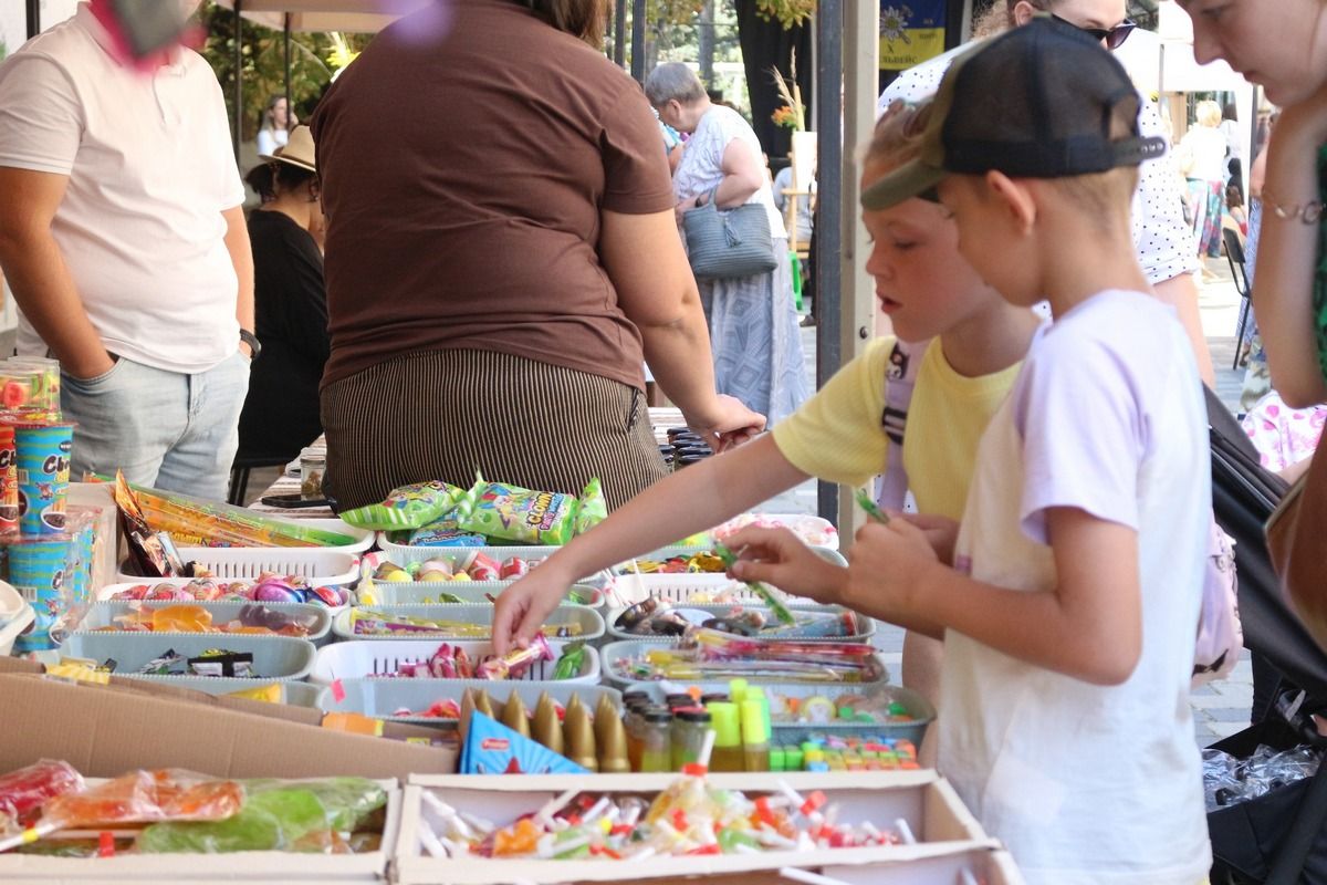 У Коломиї вітали молодь та вручали нагороди 10