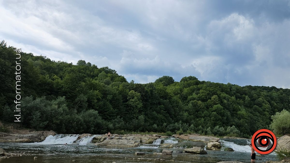 Відпочинок поруч: водоспад Крутіж у Ланчині 12