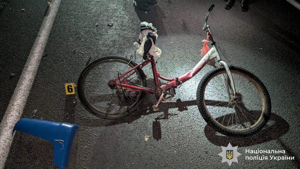 Моторошна аварія на Коломийщині: чоловіка збив автопоїзд, а потім переїхала Audi 1