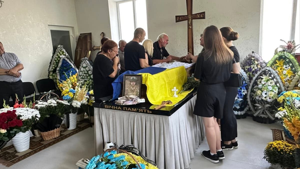 На Надвірнянщині попрощались із загиблим Героєм Владиславом Слезінським