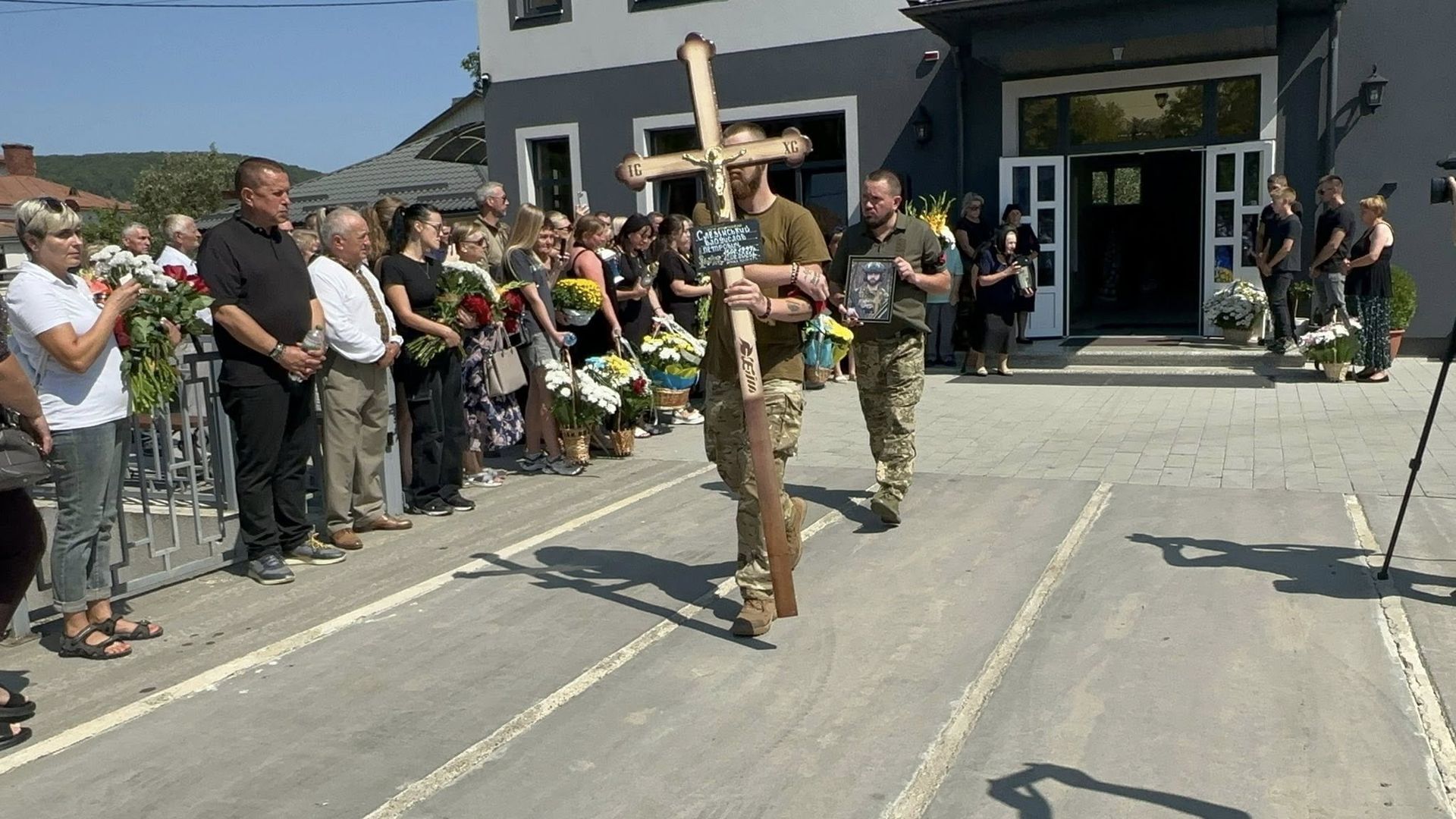 На Надвірнянщині попрощались із загиблим Героєм Владиславом Слезінським 1