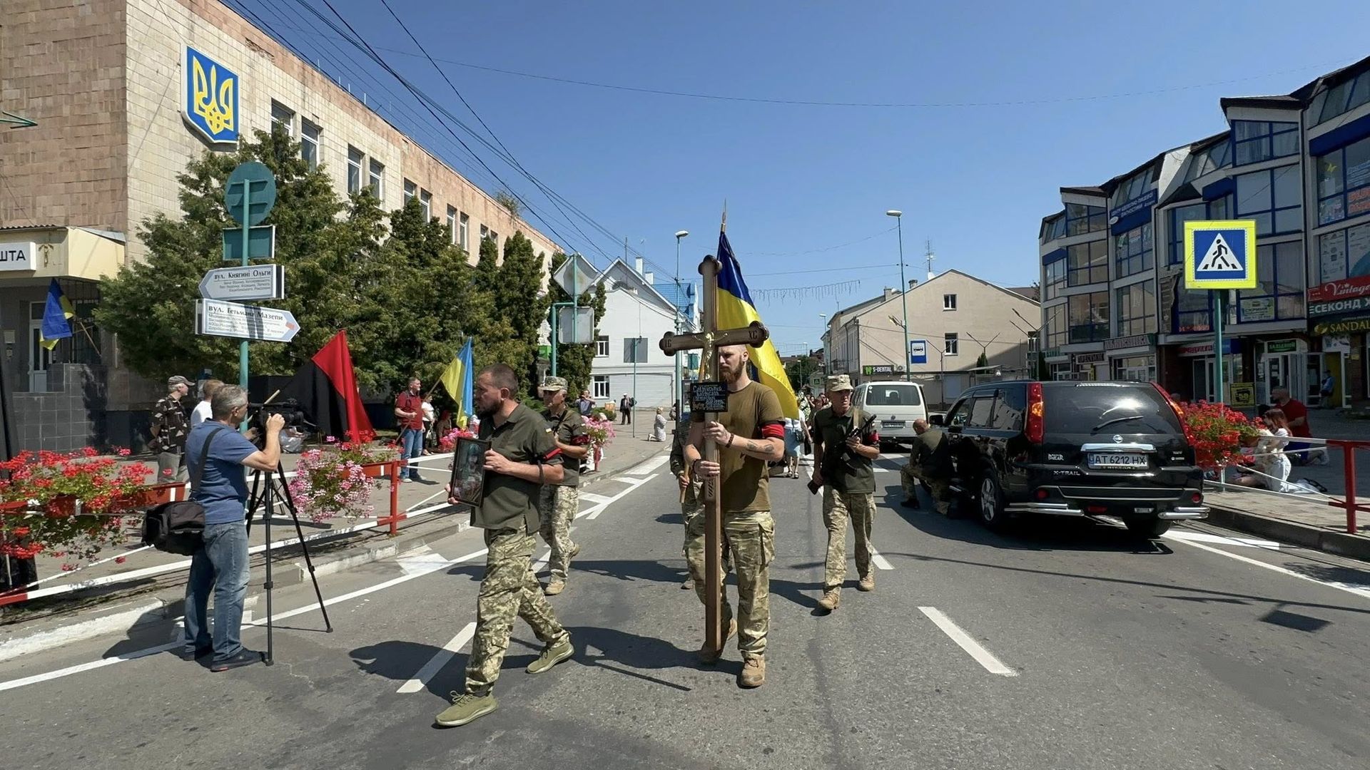 На Надвірнянщині попрощались із загиблим Героєм Владиславом Слезінським 5
