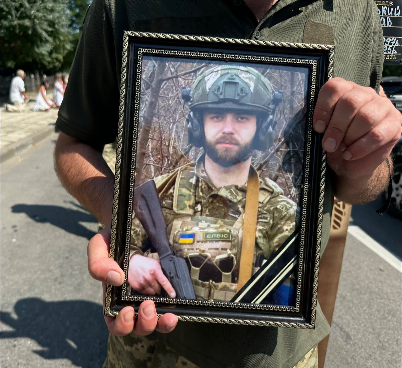 На Надвірнянщині попрощались із загиблим Героєм Владиславом Слезінським 8