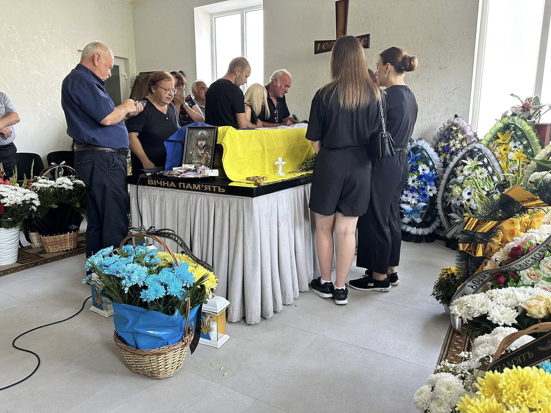 На Надвірнянщині попрощались із загиблим Героєм Владиславом Слезінським 9