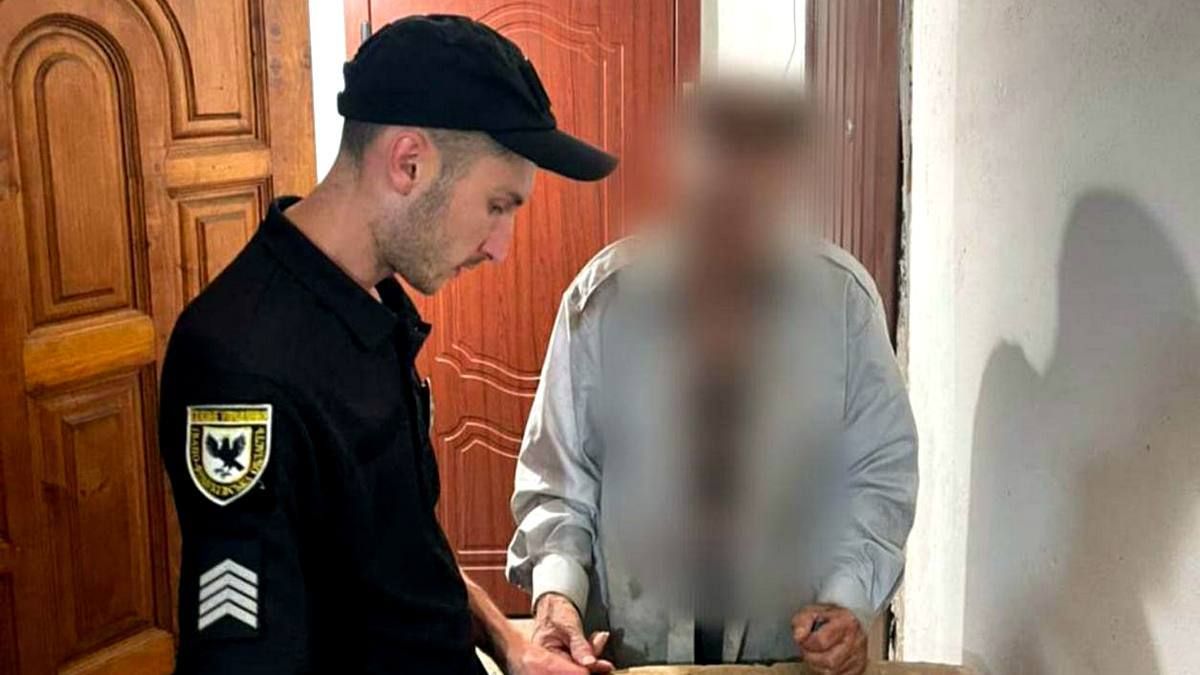 Увечері в Калуші розгулював голий чоловік