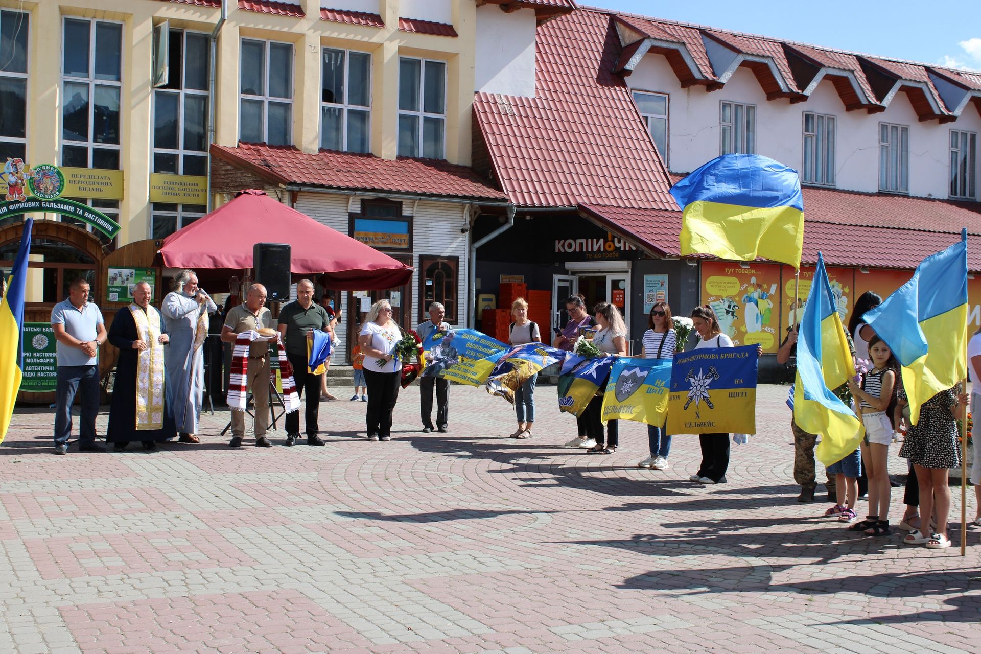 У Верховині урочисто зустріли звільненого з полону воїна Петра Недоходюка 2