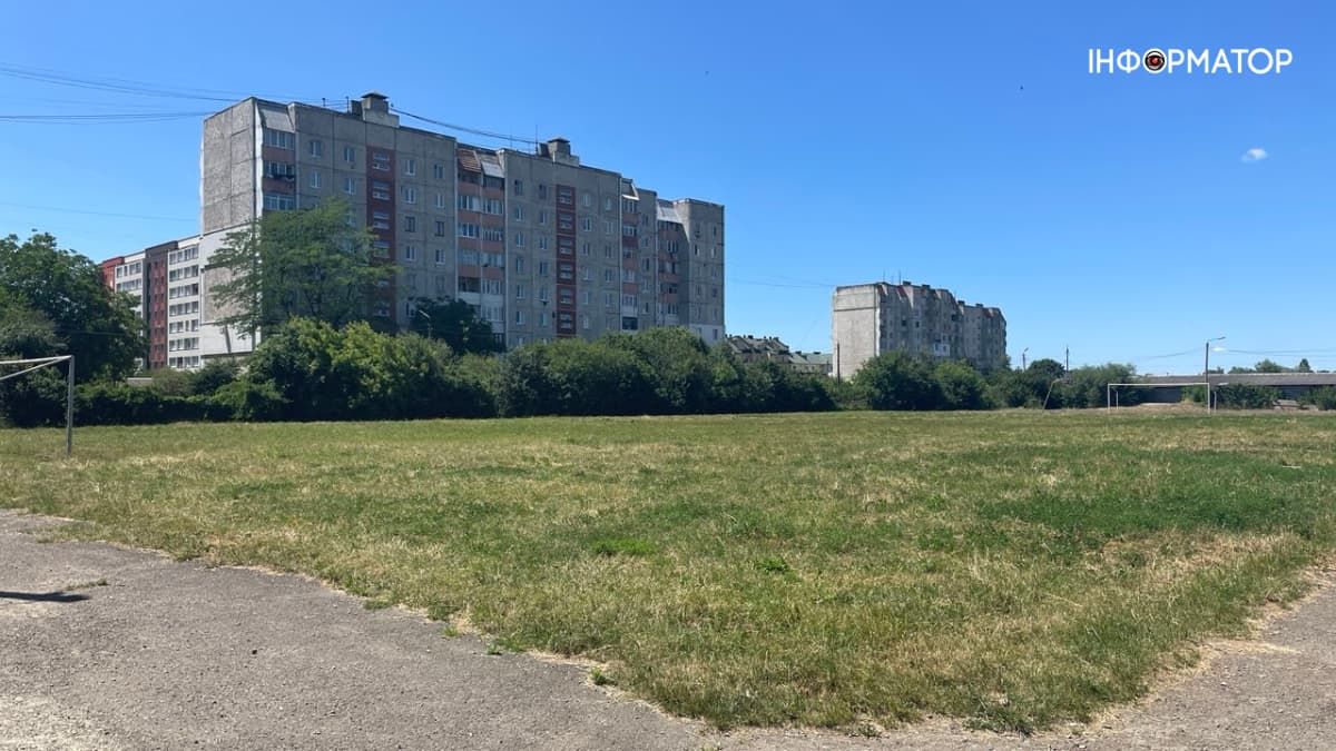 Футбольне поле в мікрорайоні "Леонтовича"