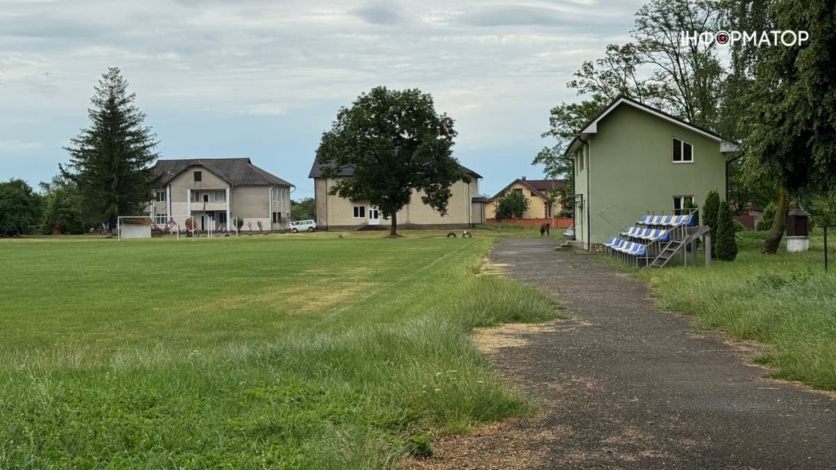 Поле в селі Воскресінці
