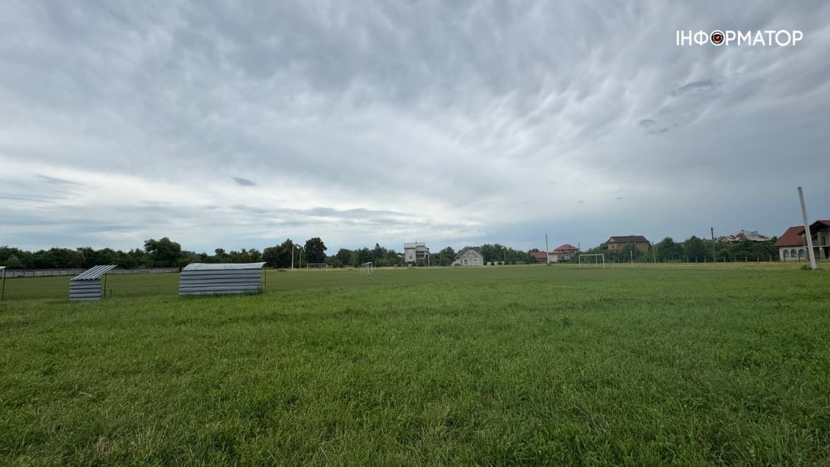 Стадіон у селі Королівка