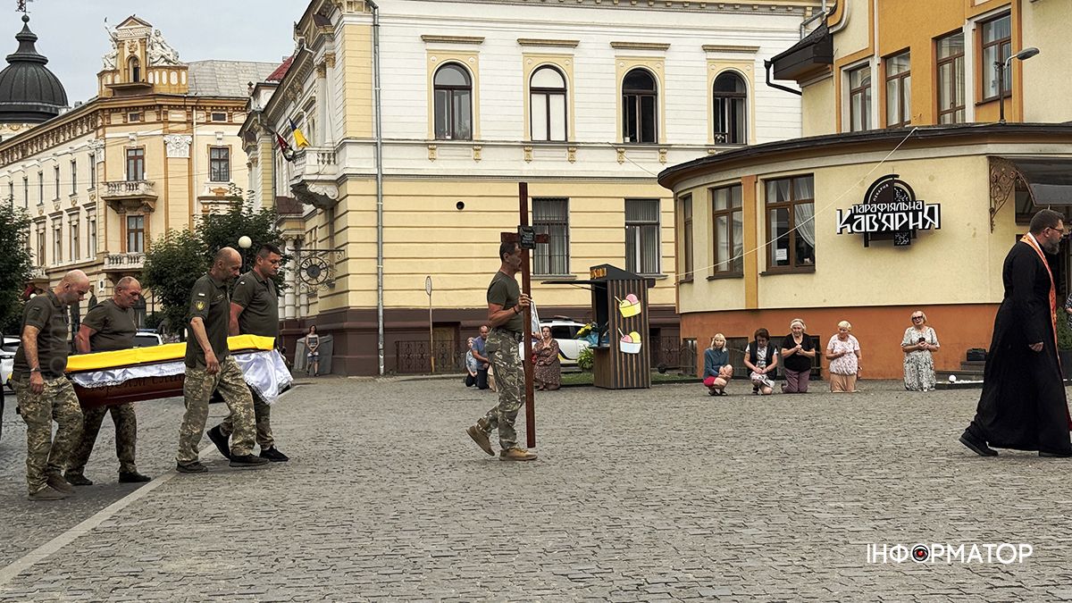 На вічний спочинок до Коломиї повернувся захисник Михайло Зеленецький 3